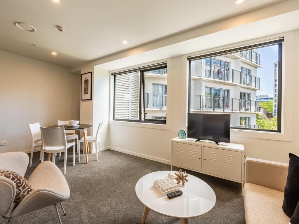 Beautiful Two Bedroom Next To Myers Park *