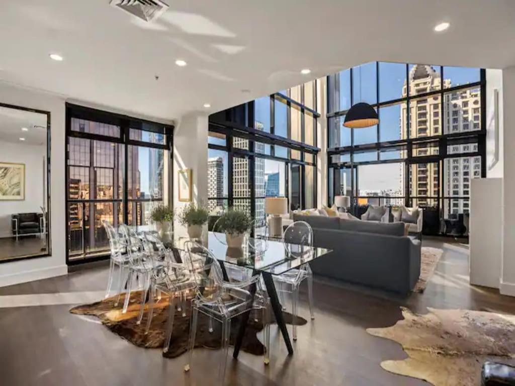 Penthouse Sophistication On Queen Street *