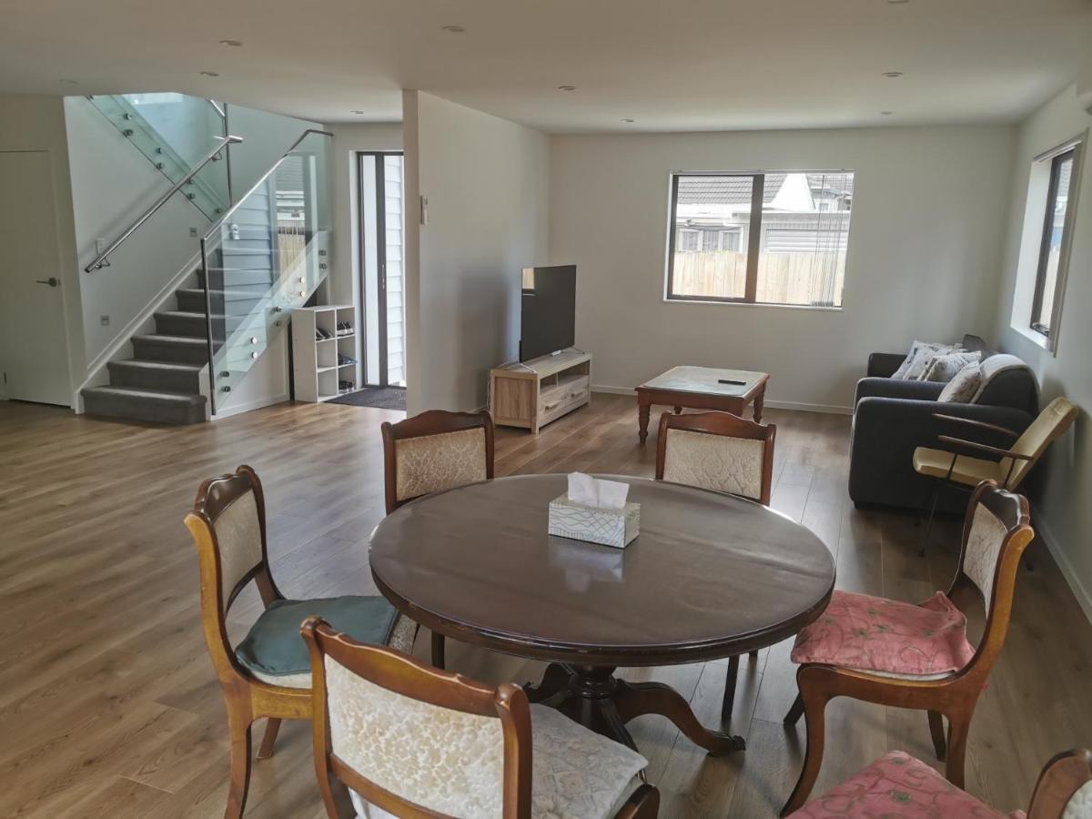 Lovely House In Central Papatoetoe * Auckland