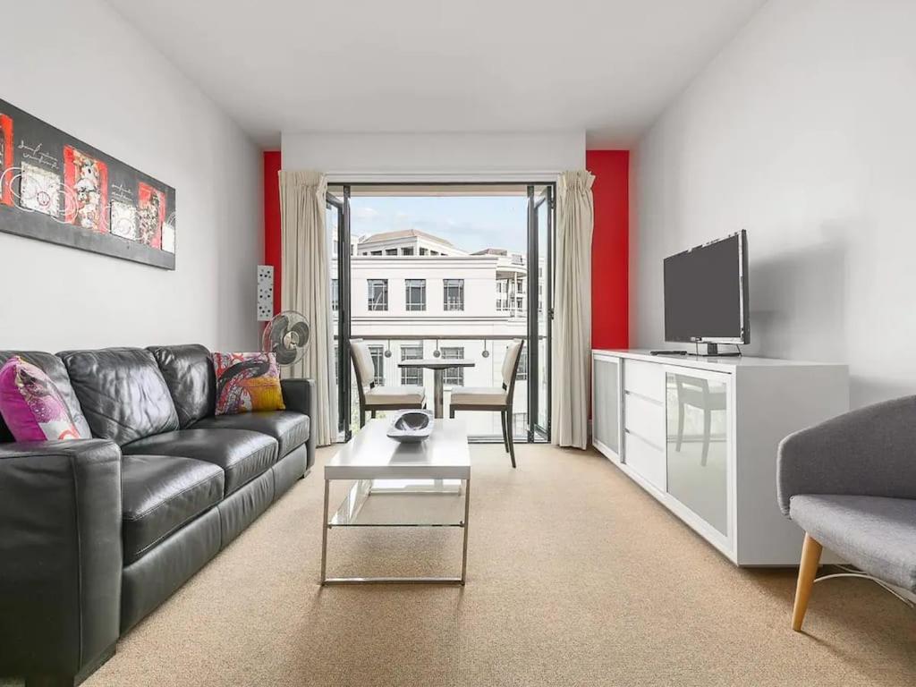 Stunning Spacious In Viaduct Basin Apartment *