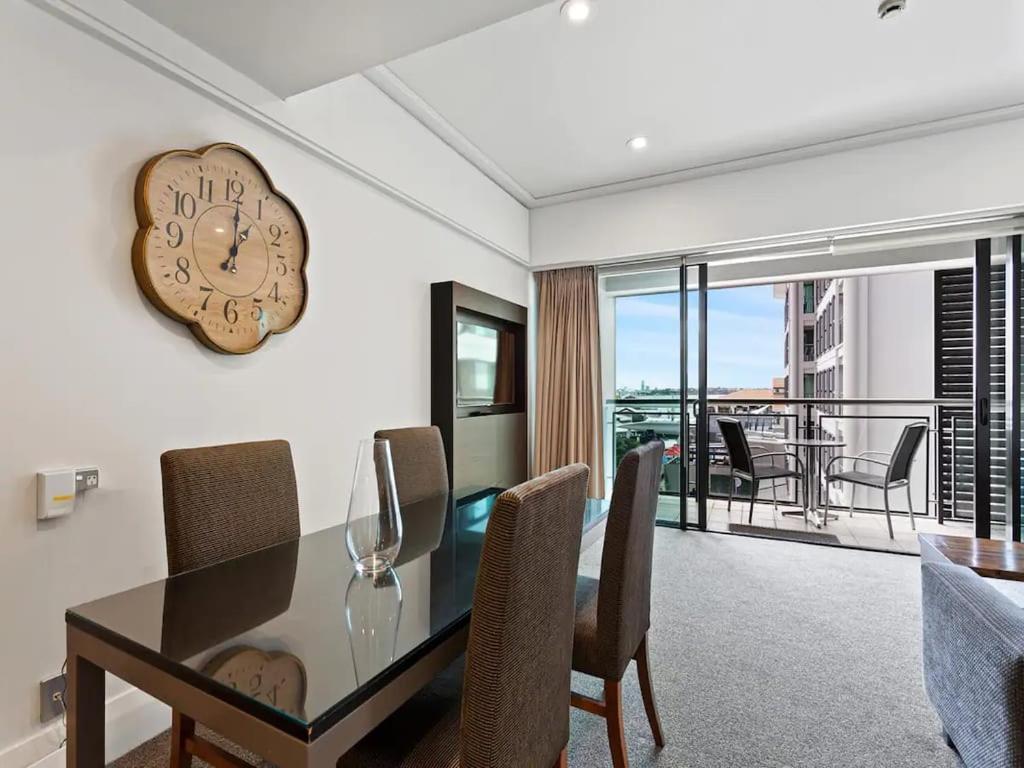 Spacious On Akl Viaduct With Balcony Apartment *