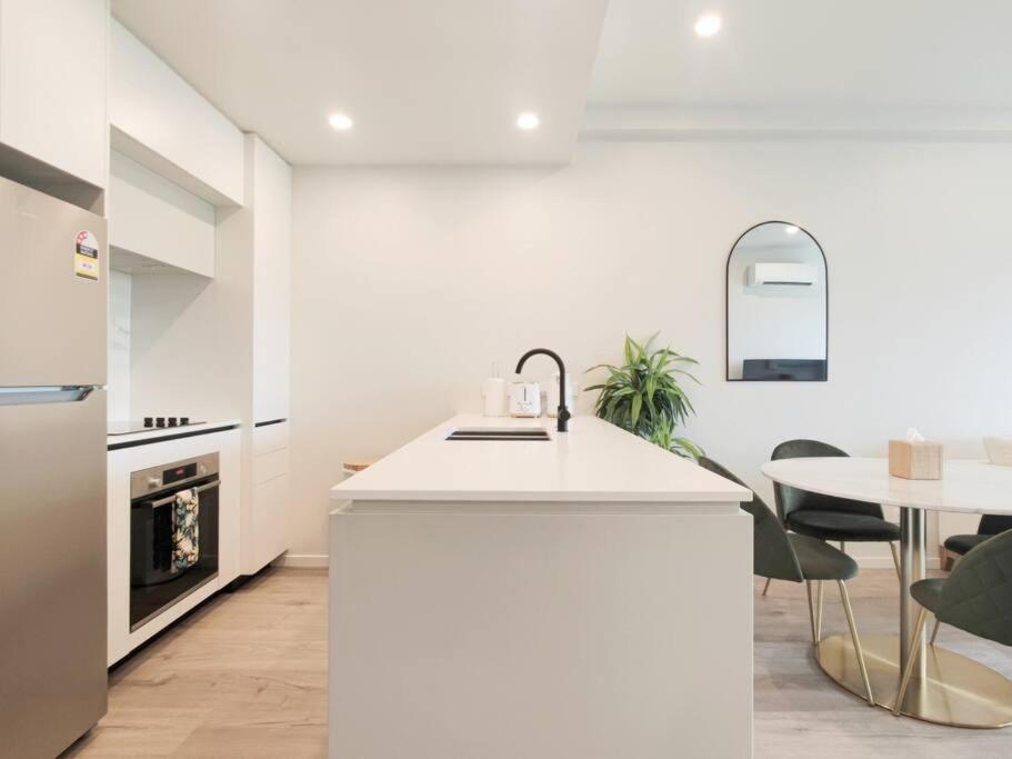 Brand New Stylish 2br Apartment- Free Parking *