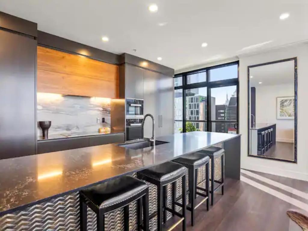 Apartment Penthouse Sophistication On Queen Street *