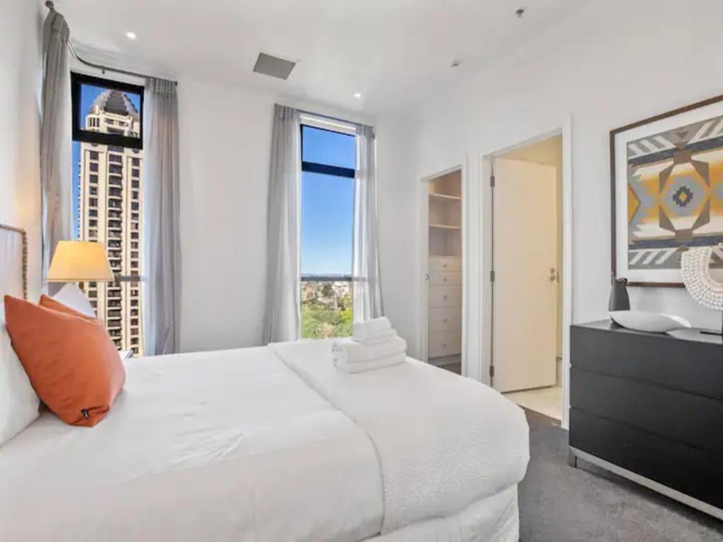 Penthouse Sophistication On Queen Street * Auckland