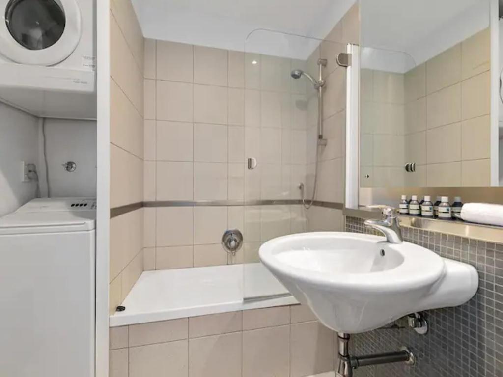Stunning Spacious In Viaduct Basin