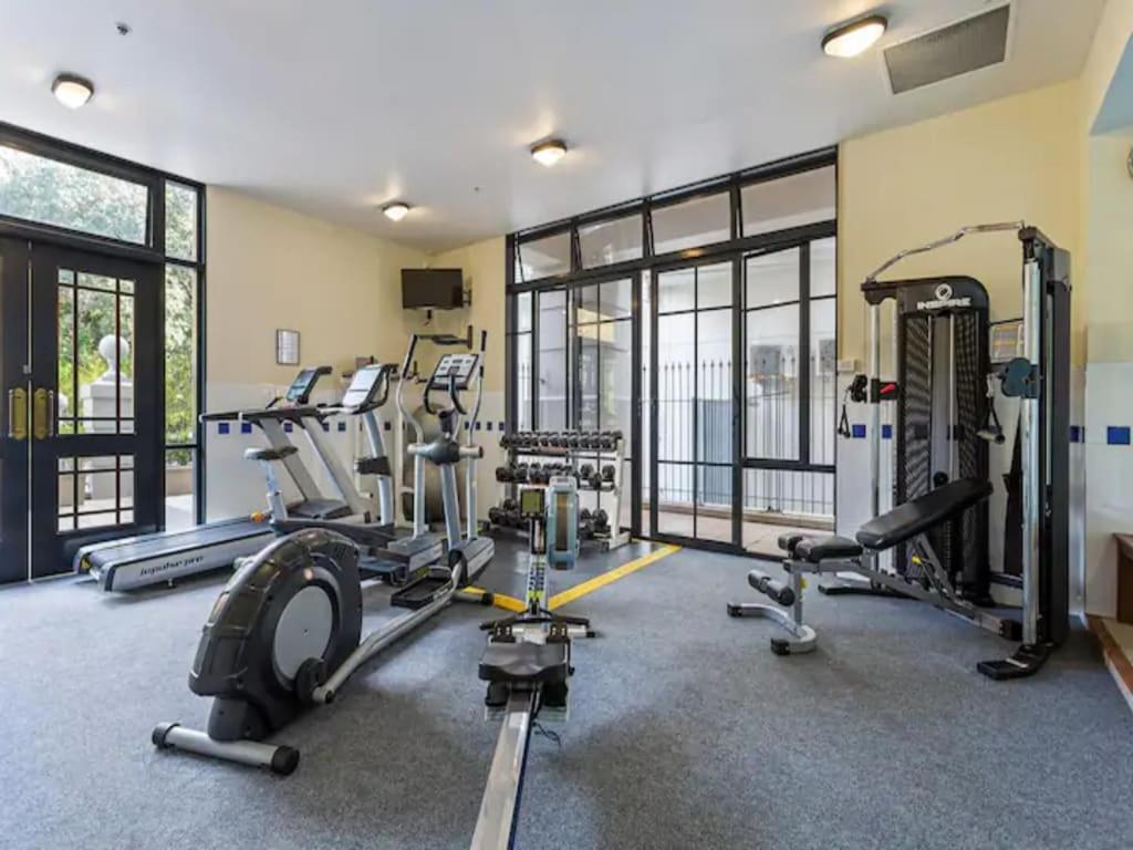Stunning Sky Tower View Pool And Gym! Apartamento *