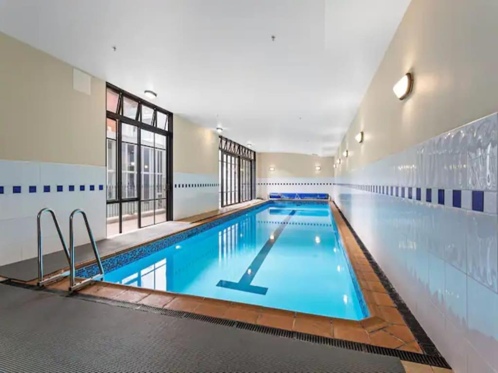 Stunning Sky Tower View Pool And Gym! Apartamento