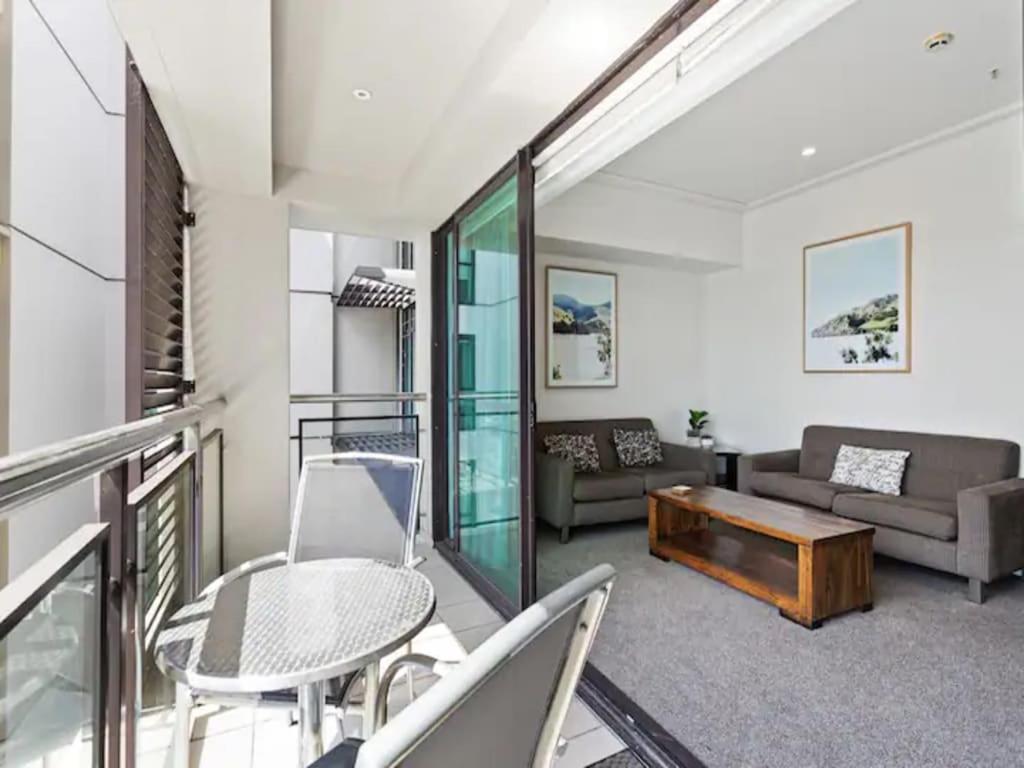 Spacious On Akl Viaduct With Balcony Auckland