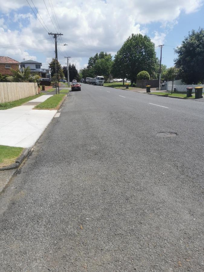 Lovely House In Central Papatoetoe Bed & Breakfast Auckland