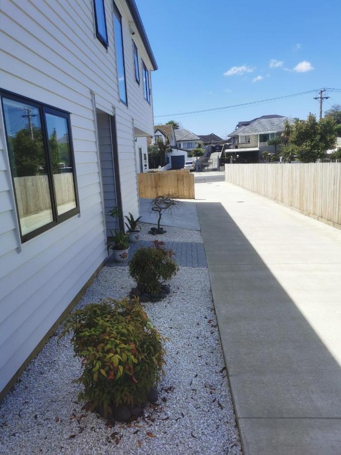 Lovely House In Central Papatoetoe Bed & Breakfast *
