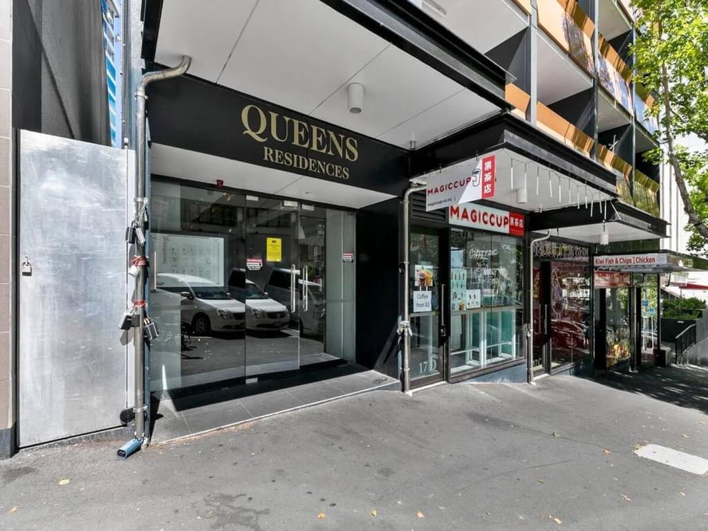 Stylish Central 1-bedroom With Patio *