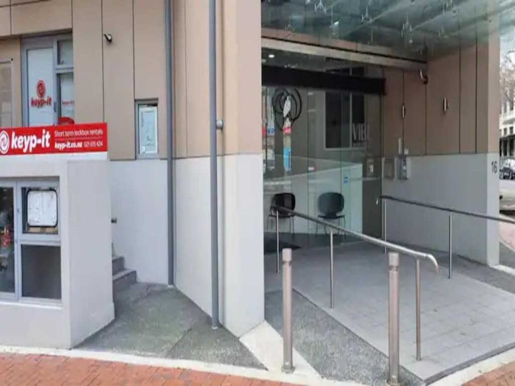 Stylish Central 1-bedroom With Patio Apartment