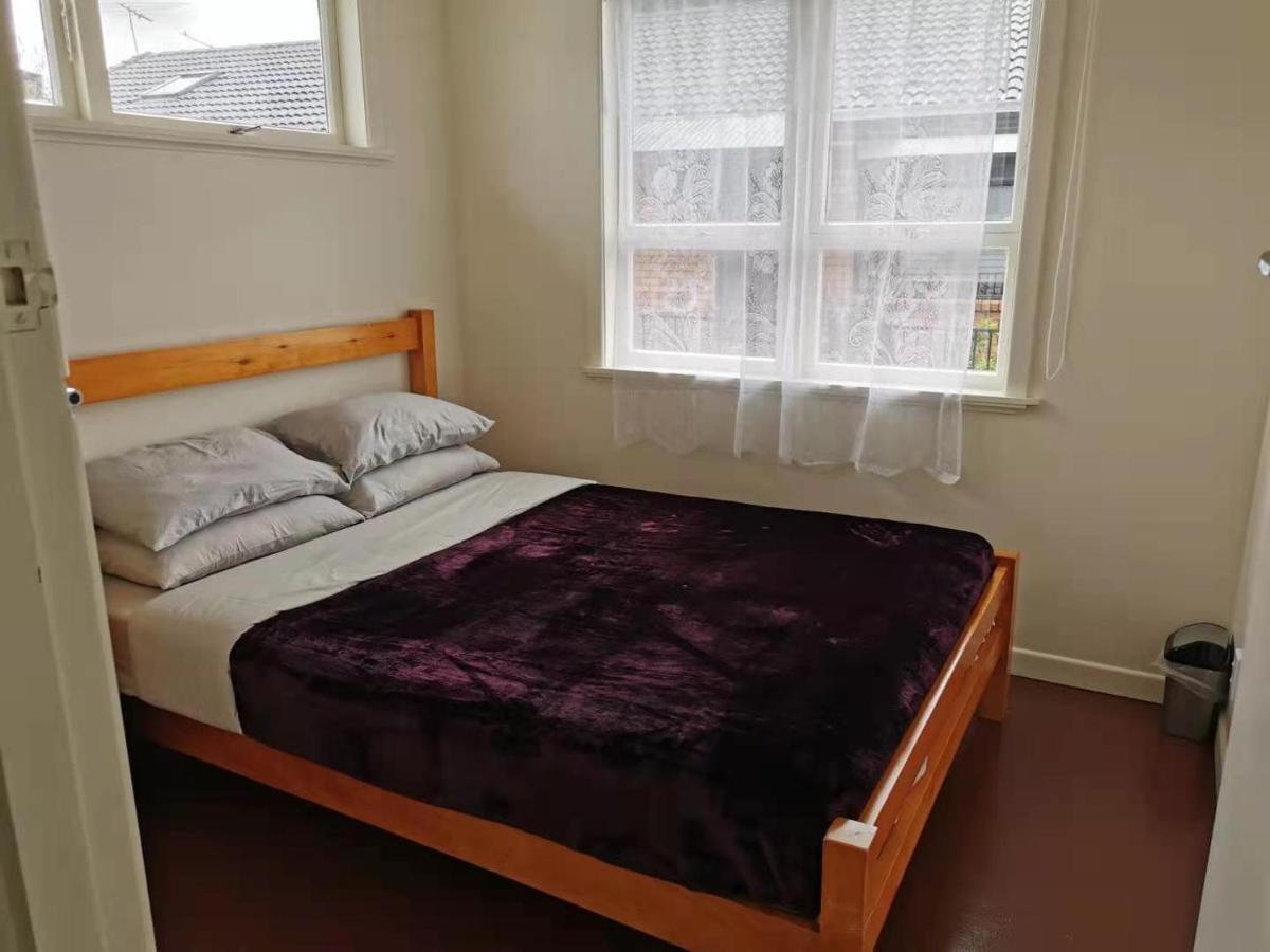 White Weather Board House Pousada Auckland