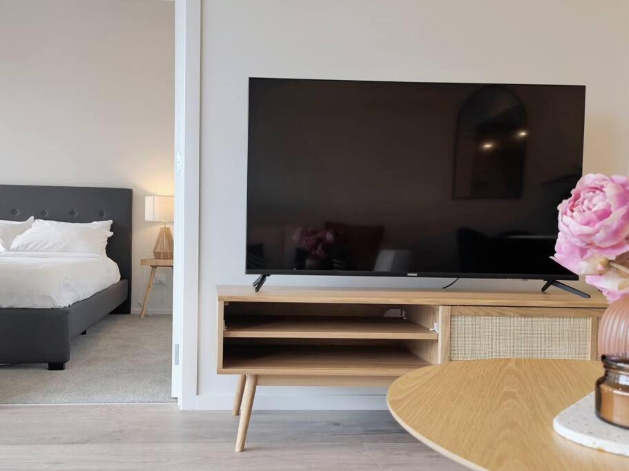 Brand New Stylish 2br Apartment- Free Parking * Auckland