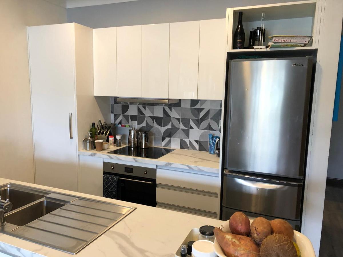 Homestay Cool Apartment, To Everything, Share With 2x Bulldogs Auckland