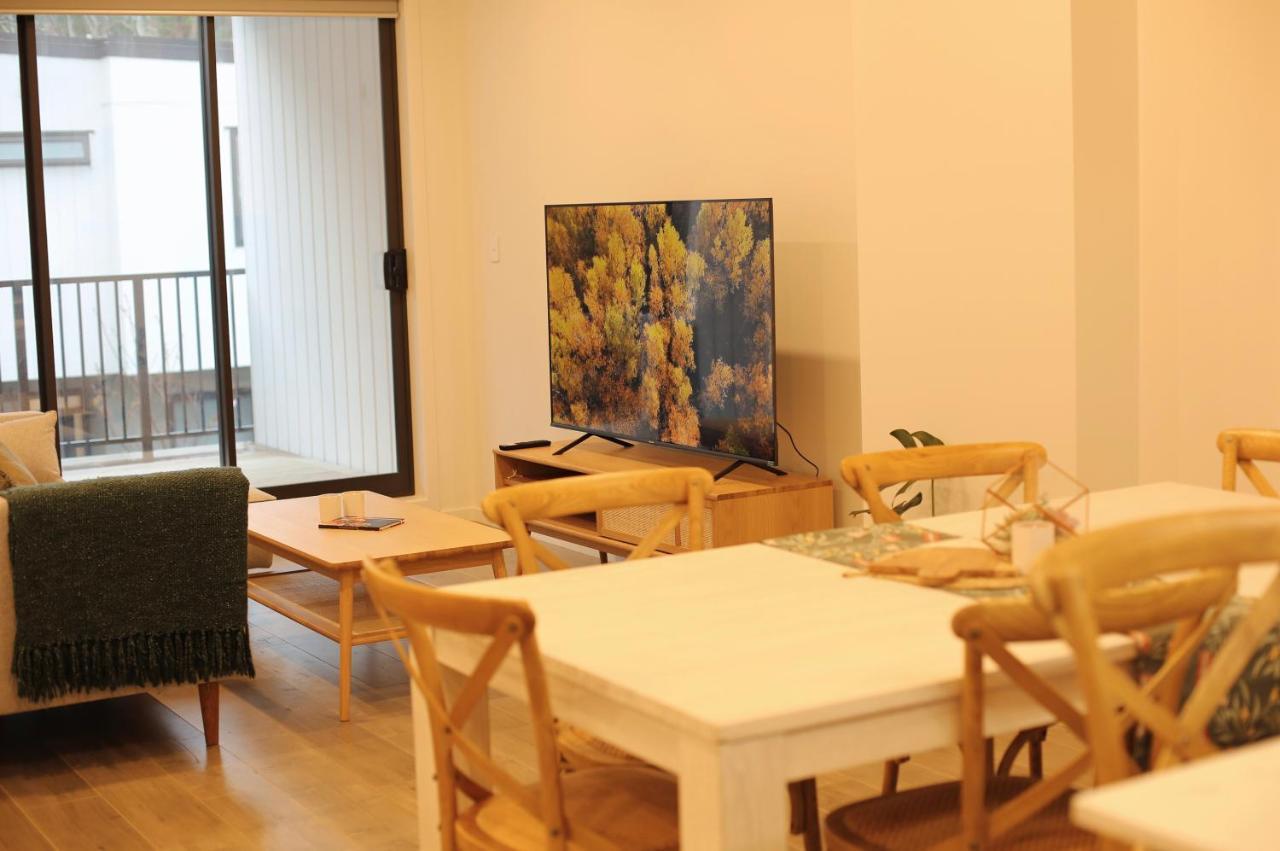 Cozy And Comfortable, Sunny Three-storey Building Apartamento