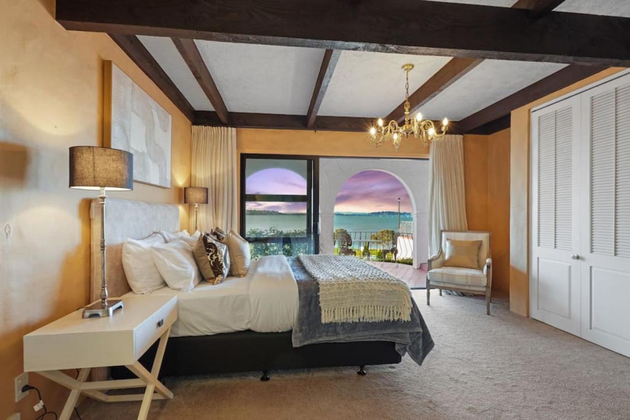 Villa Magnificent Beachfront Mansion - Pool - Fireplace Auckland