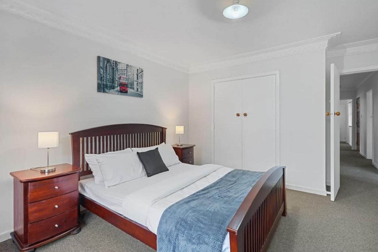 Homey Hideaway 3 Bedroom W Parking , Wi-fi And Netflix Holiday home
