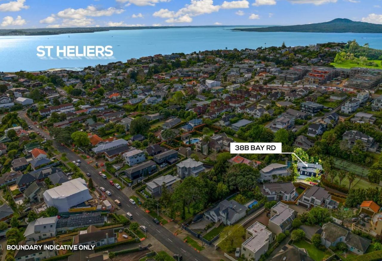 Luxury Tropical Oasis, Beach, Village Near Cbd Holiday home Auckland