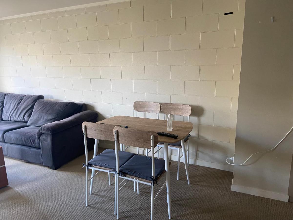 Apartment Nice And Tidy 3 Bedrooms Apartment, Free Parking