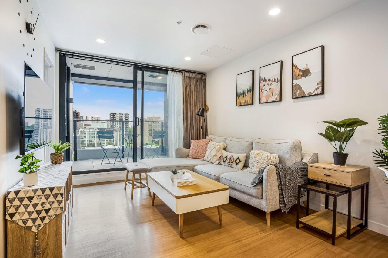 Cosy Two Bedroom With Balcony Pool And Gym Apartment