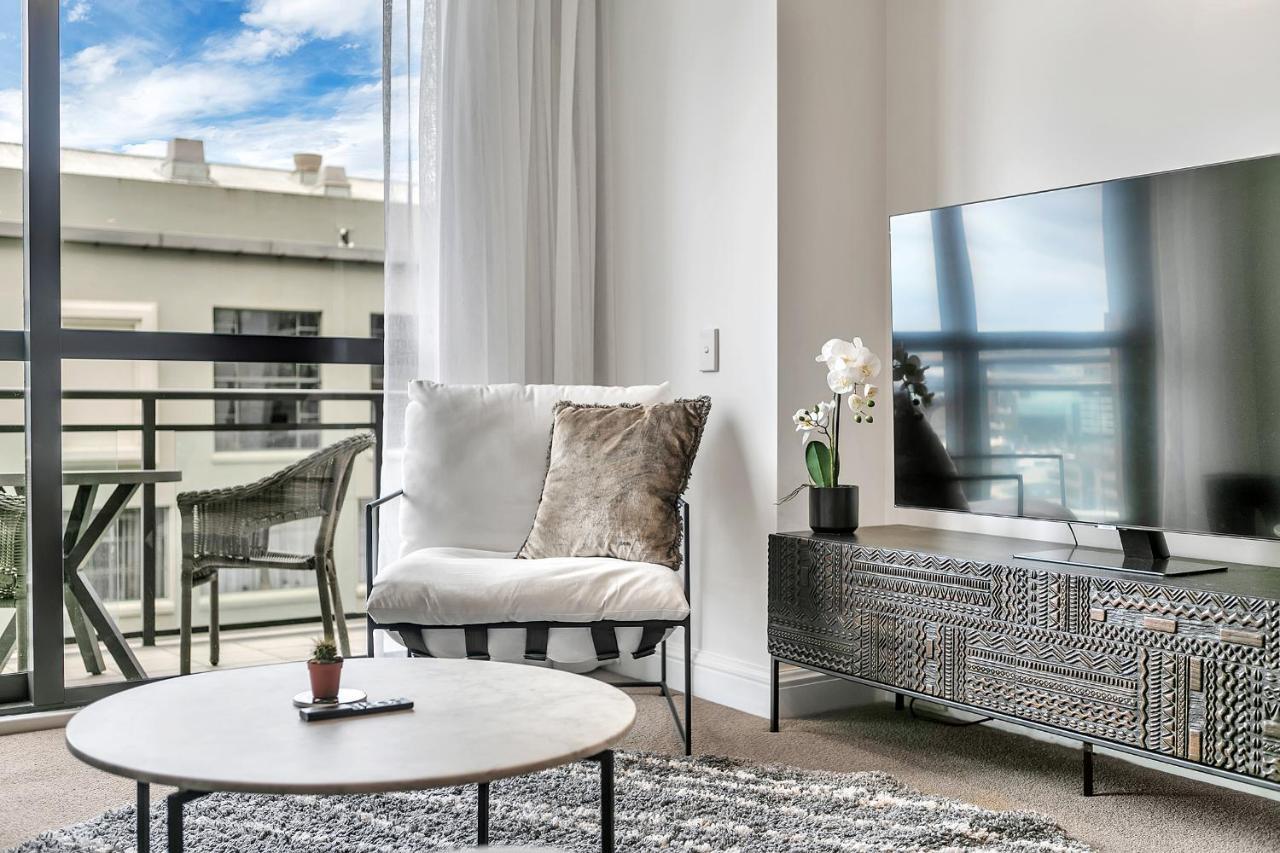 Corporates Delight + Roof Pool!