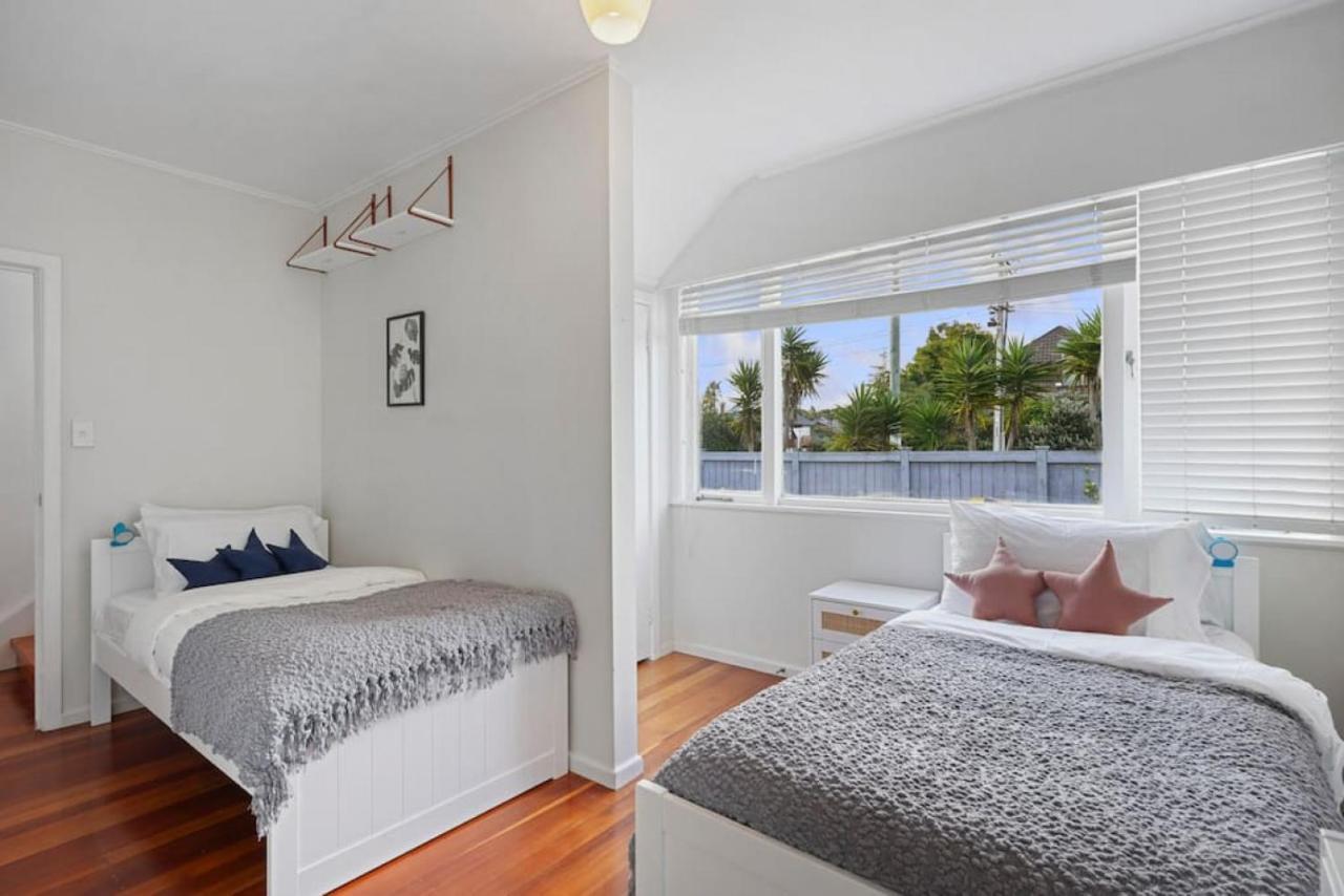 Amazing By - Fully Aircon-ed - Wifi Holiday home *