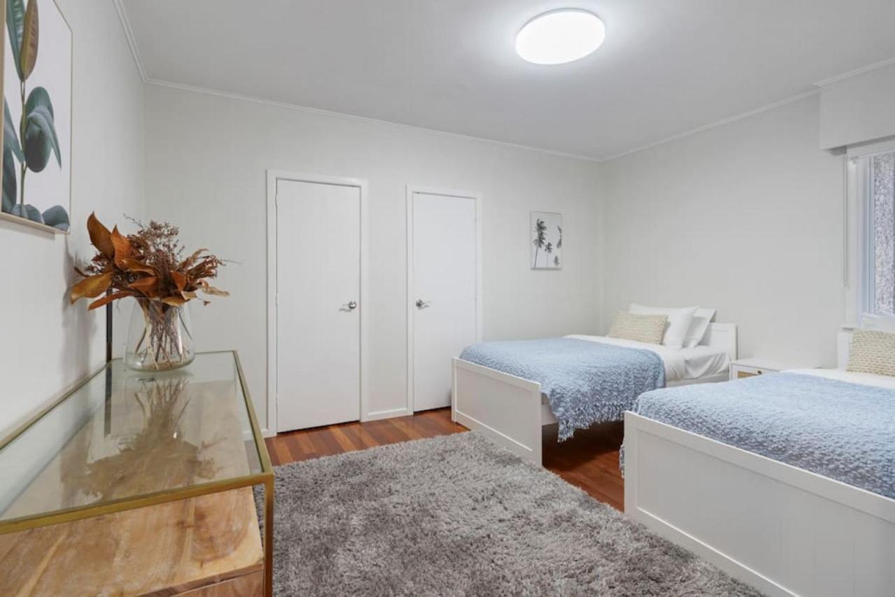 Amazing By - Fully Aircon-ed - Wifi Holiday home *