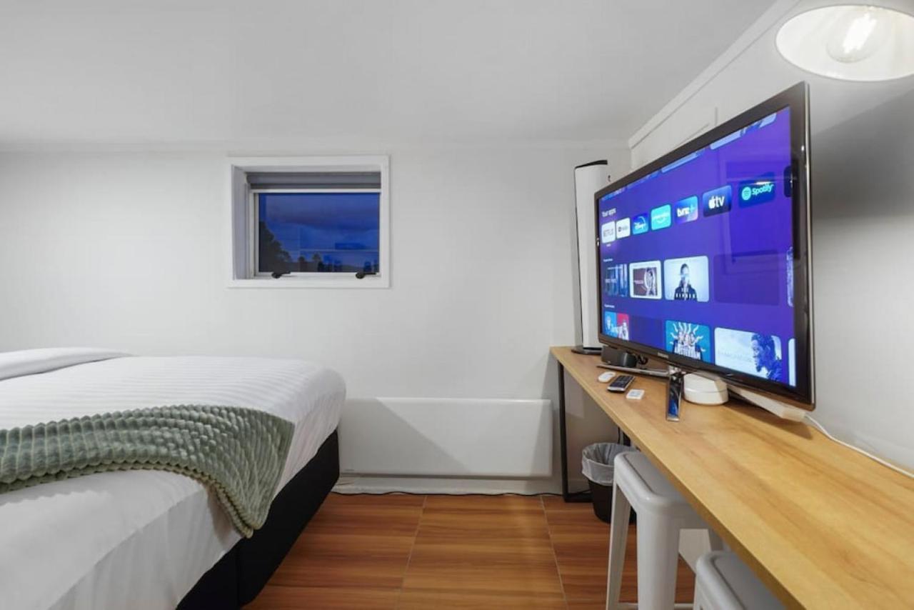 The Nifty Nook With Parking And Wi-fi