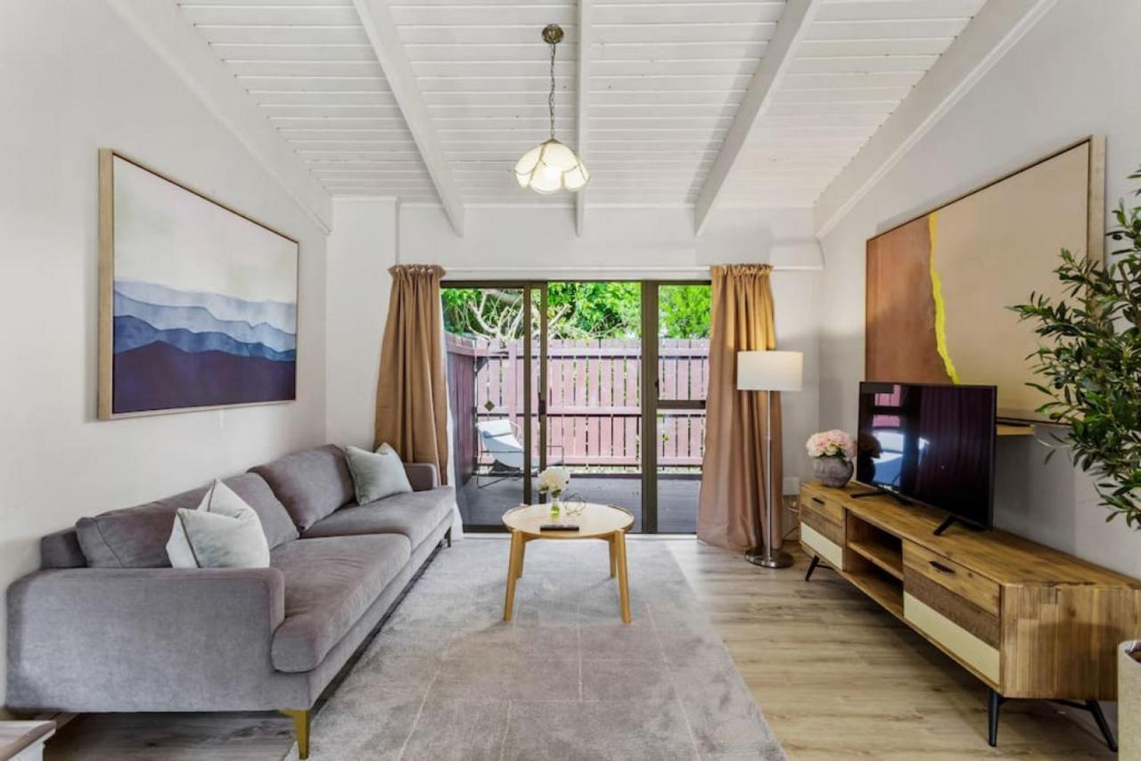 Family Retreat With Parking, Wi-fi And Garden Auckland