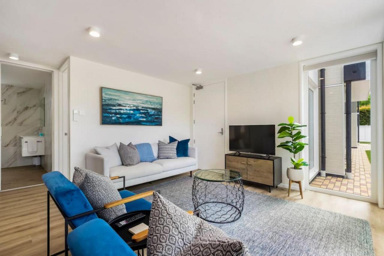 Cove Hideaway Is In A Great Location Auckland