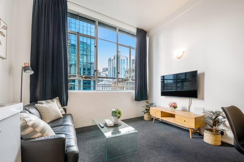 Open-plan Living In The Heart Of Apartment
