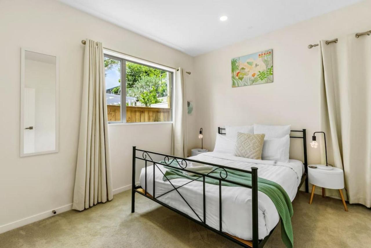 Taka Retreat Near With Parking And Patio Holiday home *