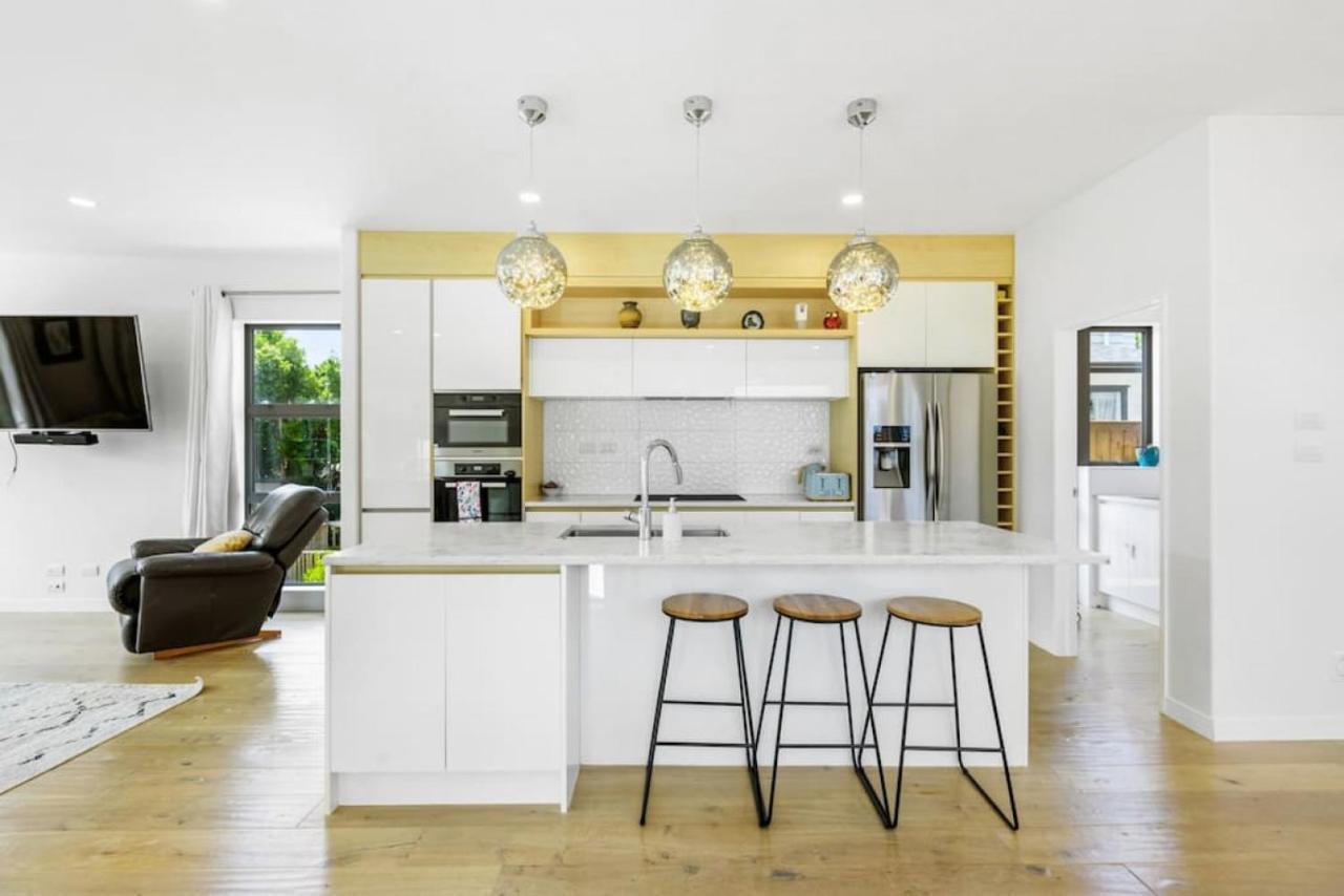 Holiday home Taka Retreat Near With Parking And Patio Auckland