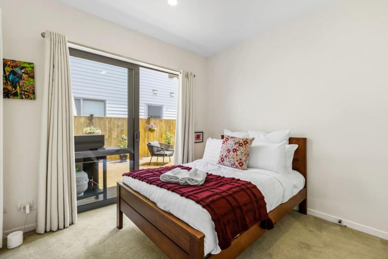 Taka Retreat Near With Parking And Patio