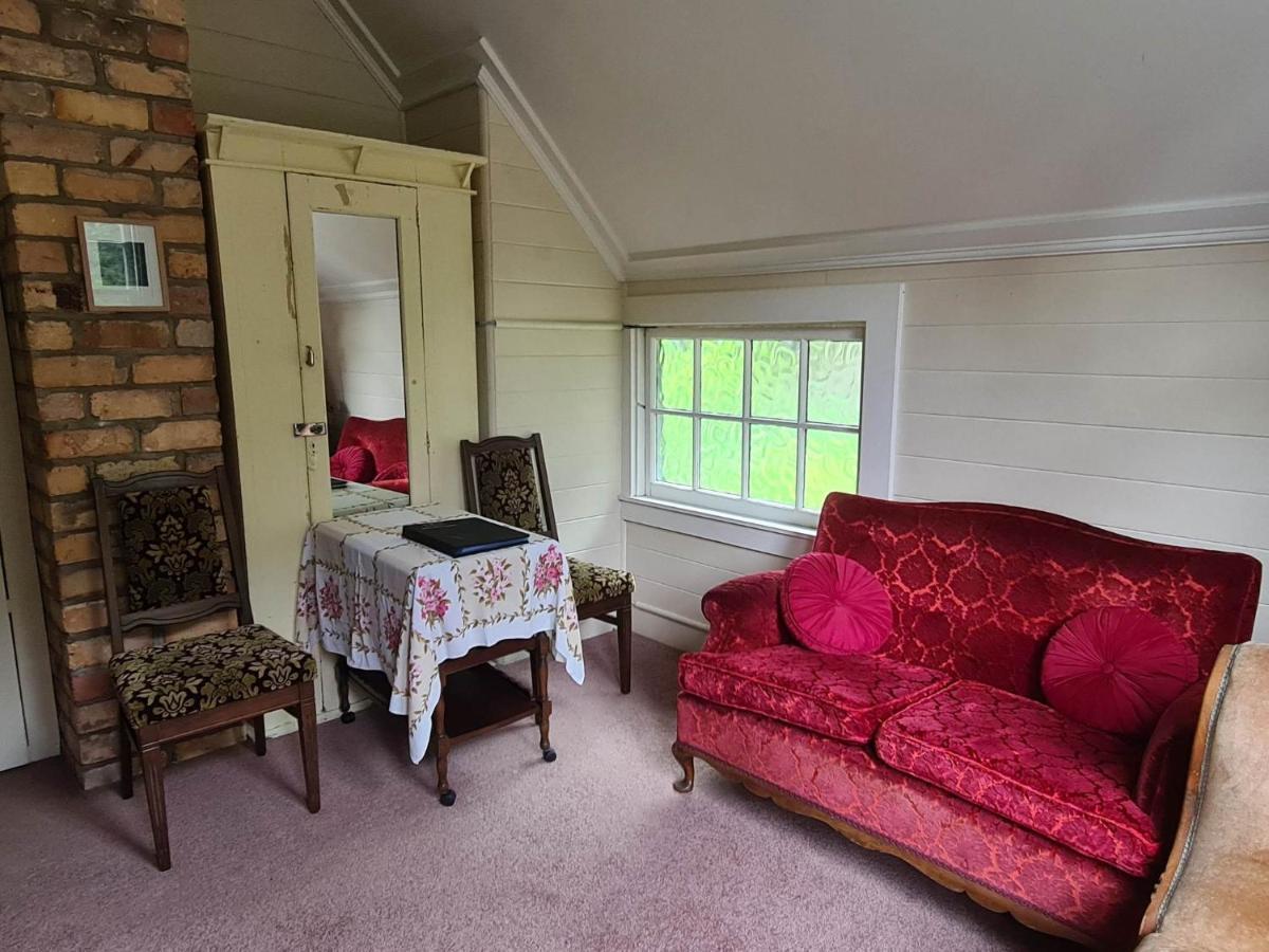 Dovecote House Bed & Breakfast Auckland