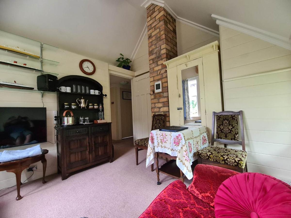 Dovecote House Bed & Breakfast *