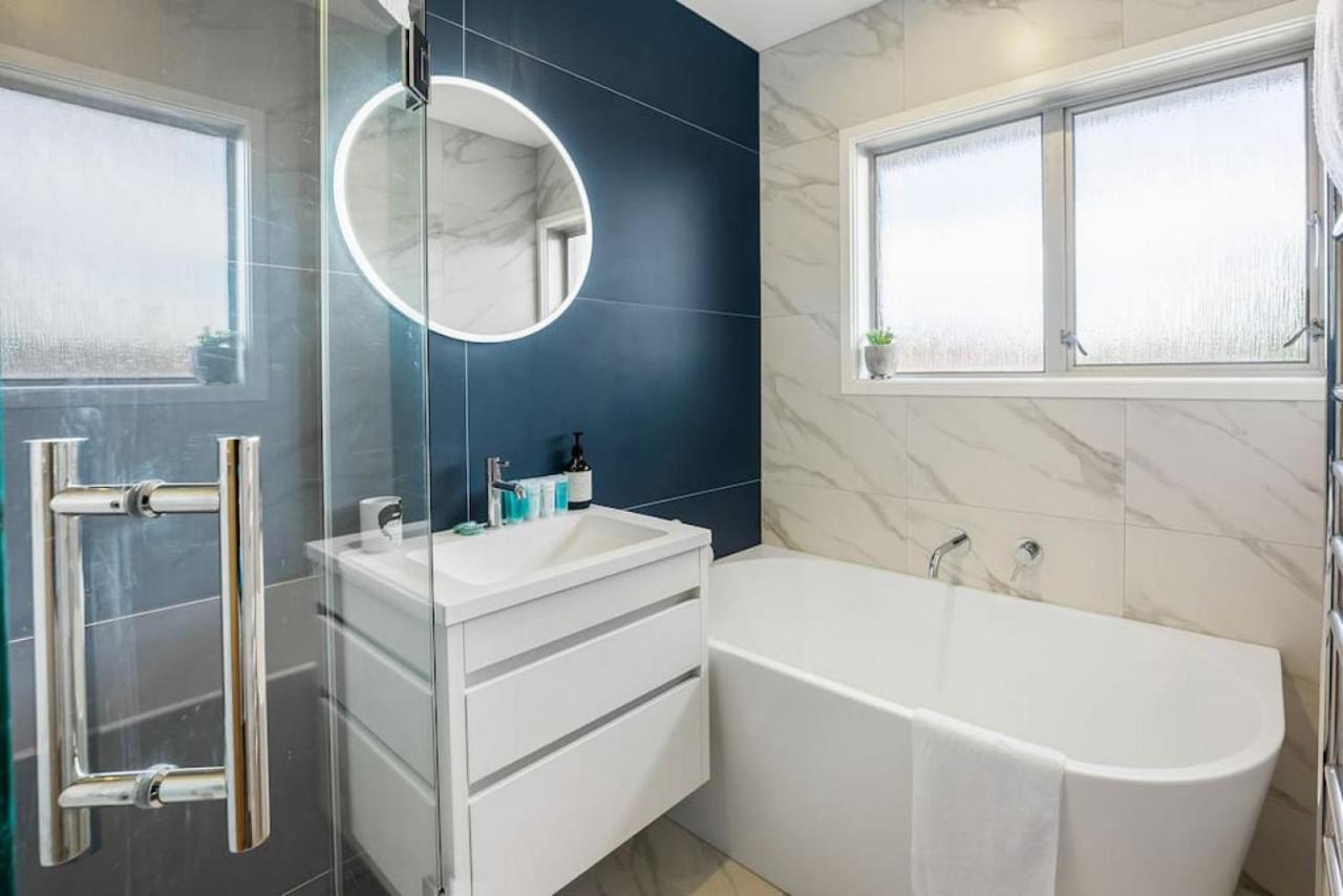 Cosy Haven Unit With Garage And Air-con Auckland