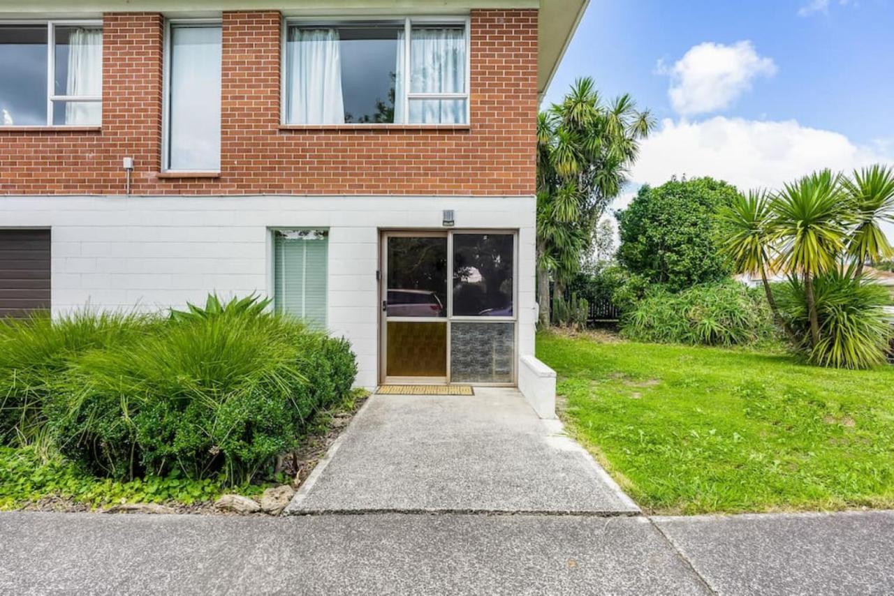 Cosy Haven Unit With Garage And Air-con Auckland