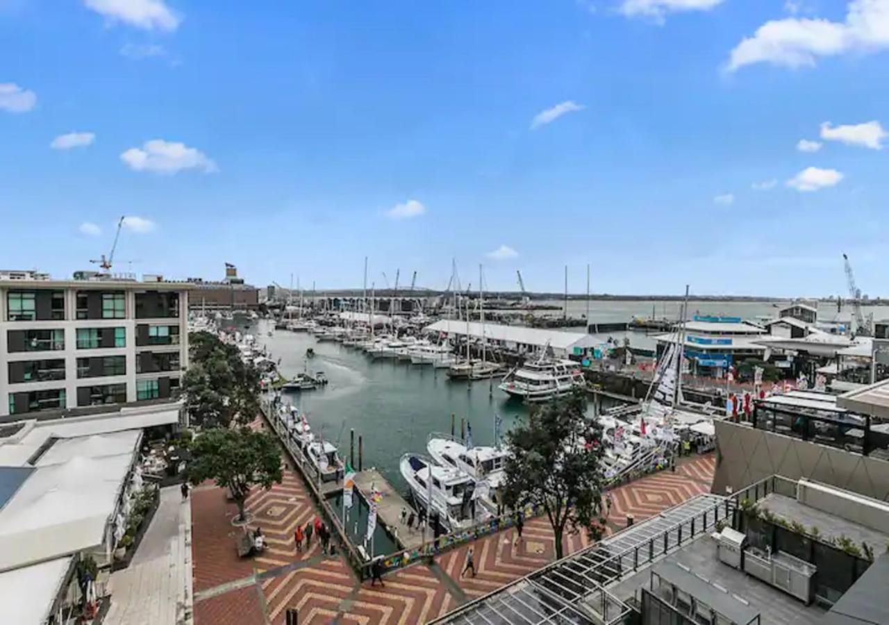 Sophisticated Spacious W Stunning Harbour View Apartment