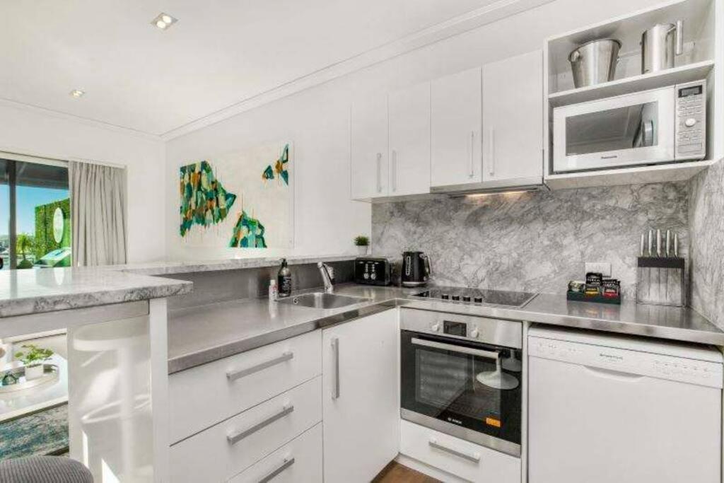 Apartment Viaduct's Big Balcony Breathtaking Views!