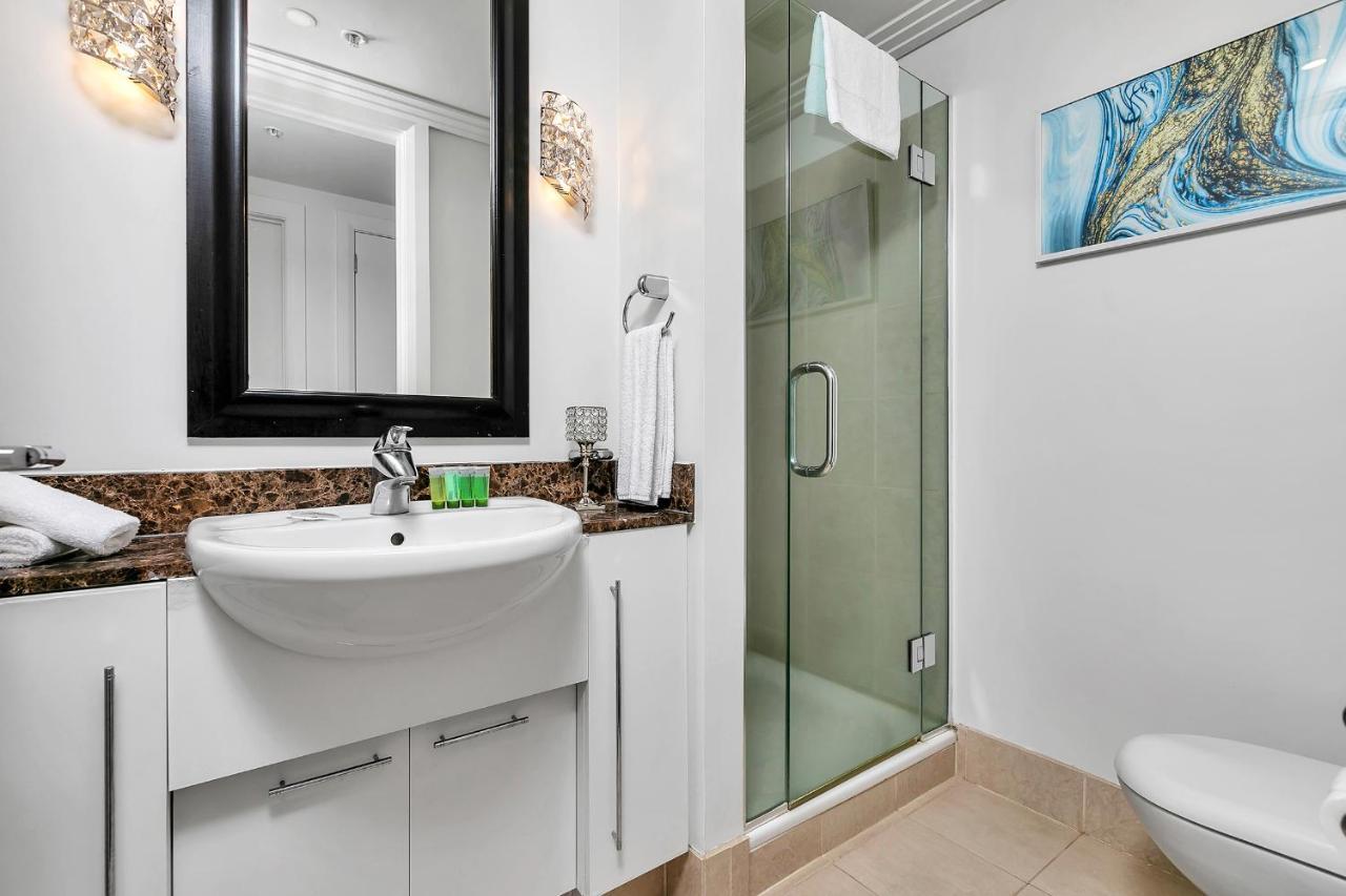 Glamorous Getaway - Heart Of The Viaduct 'quays' Apartment