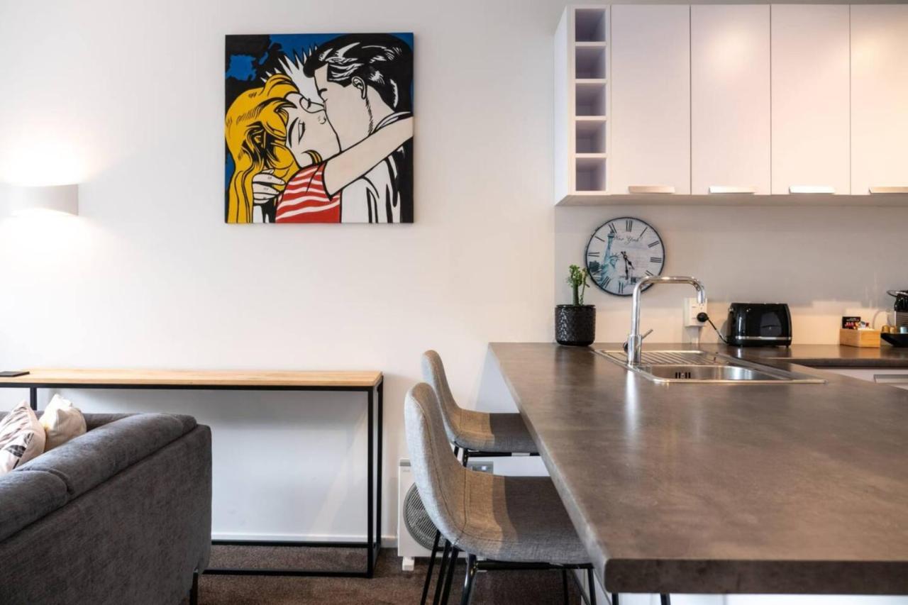 Apartment Centrally Located Light-filled W Parking *