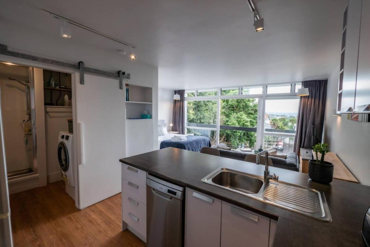 Apartment Centrally Located Light-filled W Parking *