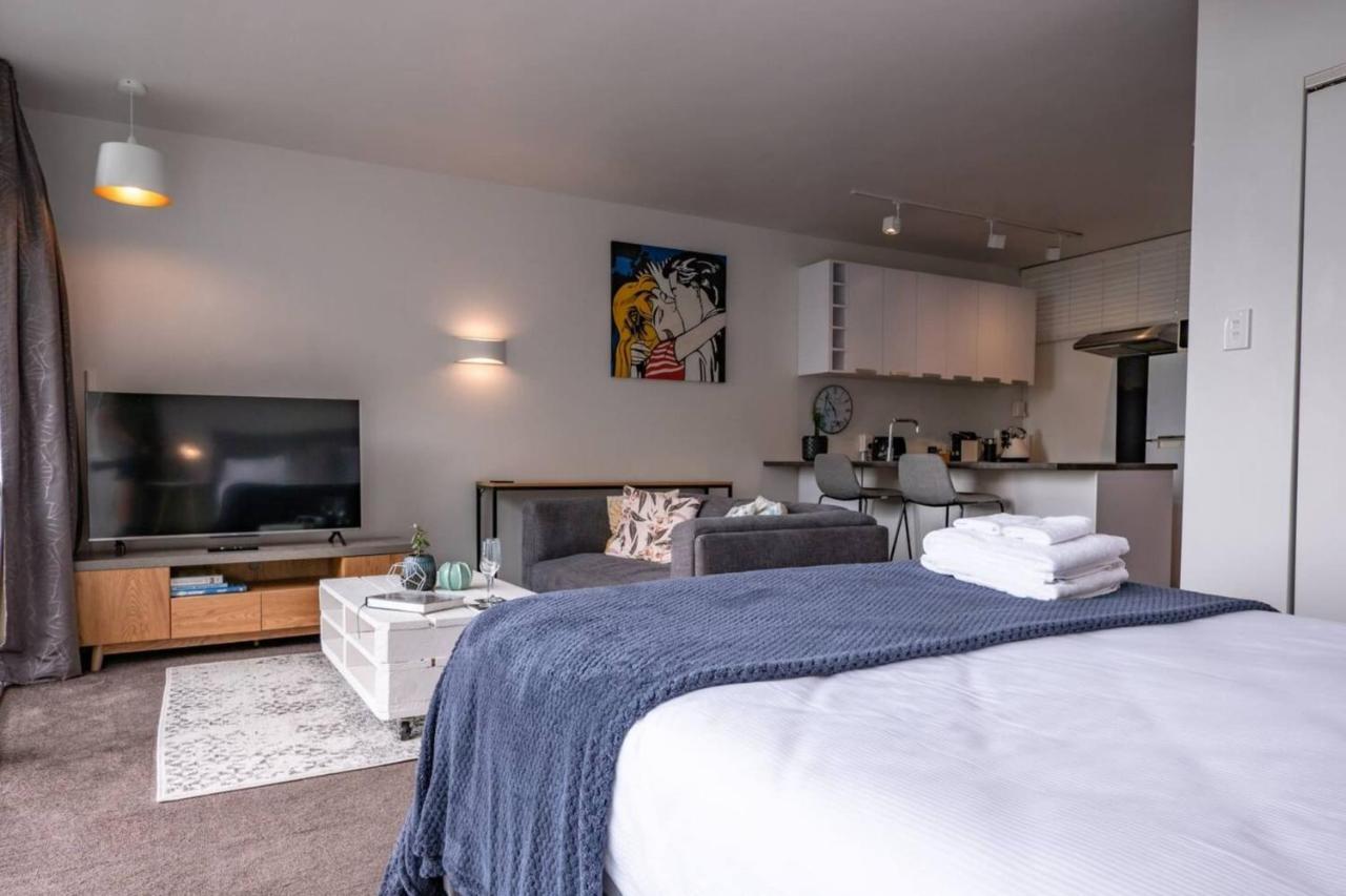 Apartment Centrally Located Light-filled W Parking *