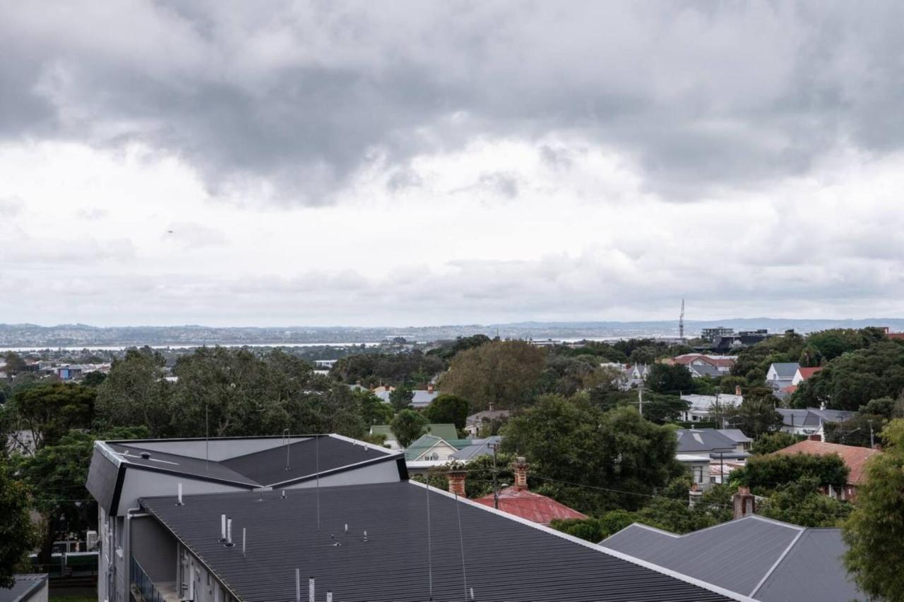 Apartment Centrally Located Light-filled W Parking Auckland