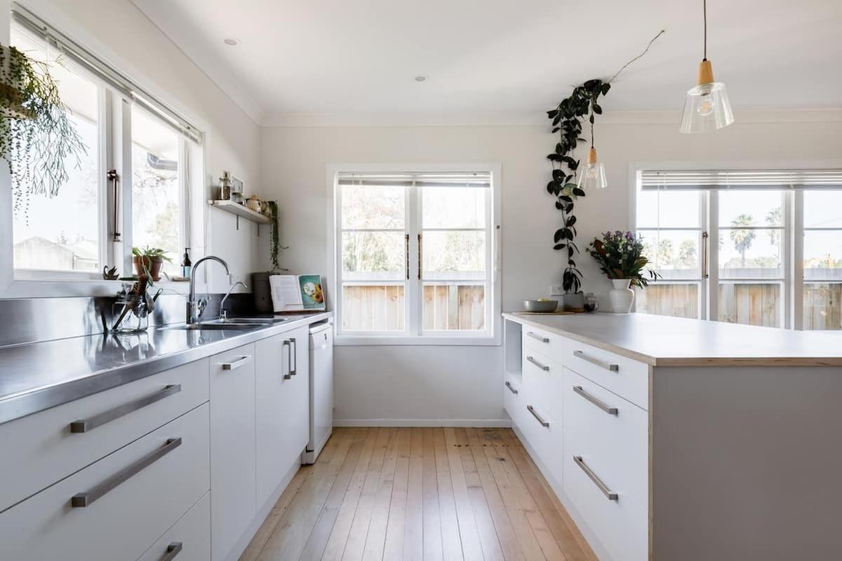Holiday home Mid-century Modern Family Auckland