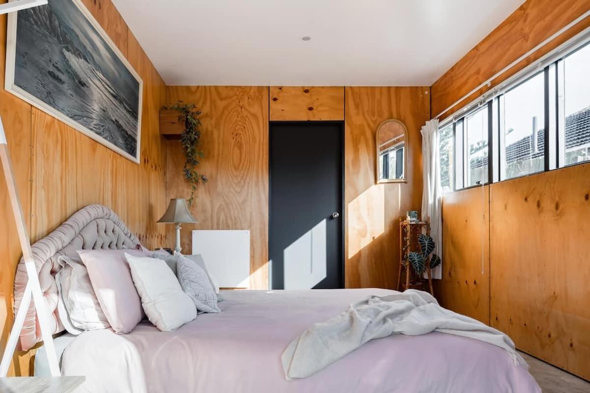 Holiday home Mid-century Modern Family Auckland