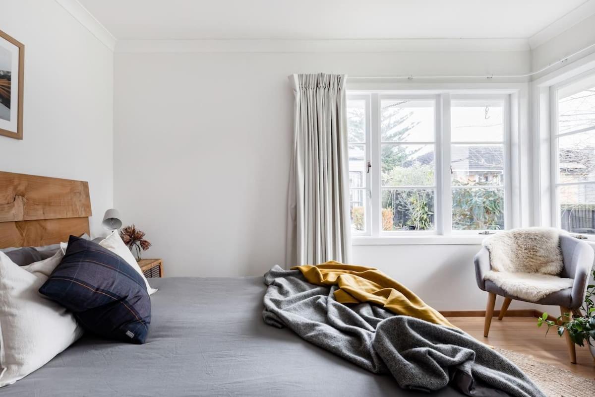 Mid-century Modern Family Holiday home Auckland
