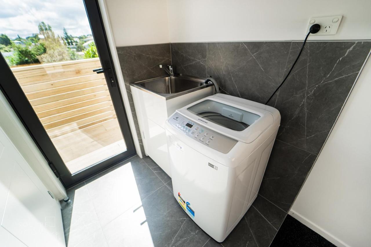 Modern Howick Town House Fibre Wifi Netflix Holiday home *